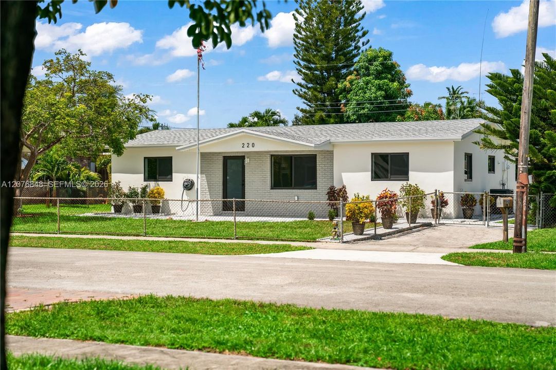 For Sale: $639,900 (5 beds, 3 baths, 1656 Square Feet)