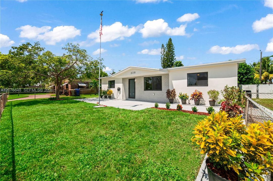 For Sale: $639,900 (5 beds, 3 baths, 1656 Square Feet)
