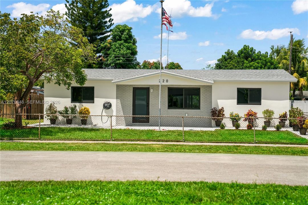 For Sale: $639,900 (5 beds, 3 baths, 1656 Square Feet)