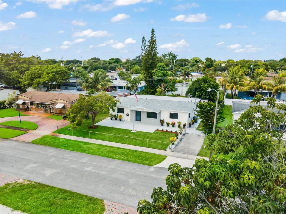 For Sale: $639,900 (5 beds, 3 baths, 1656 Square Feet)