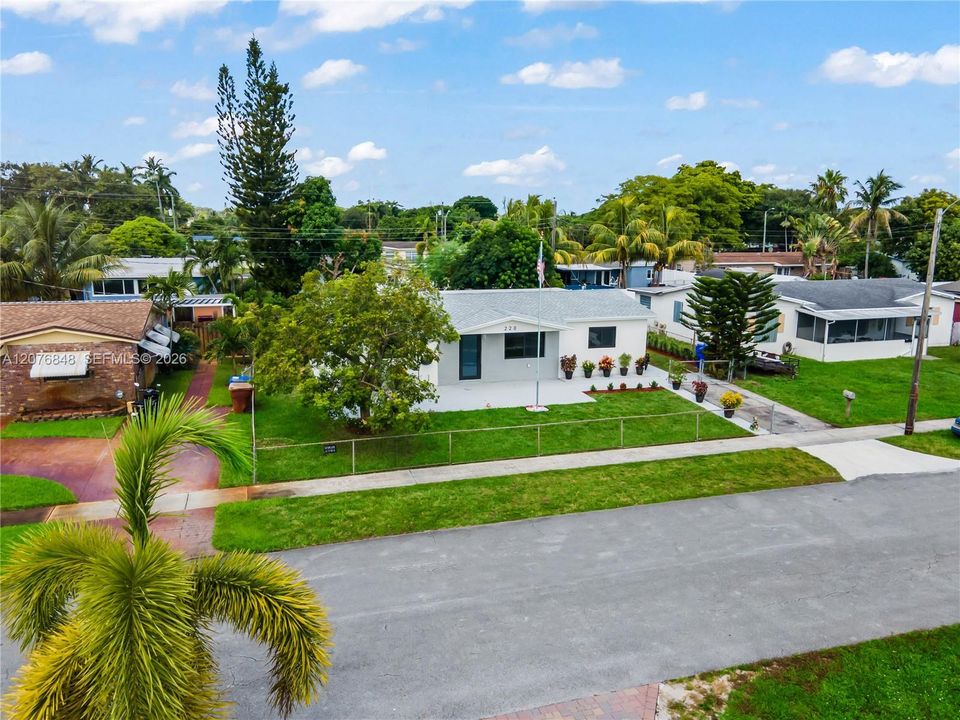 For Sale: $639,900 (5 beds, 3 baths, 1656 Square Feet)