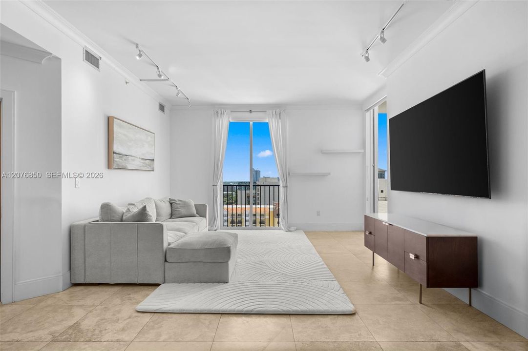 For Sale: $1,750,000 (3 beds, 2 baths, 1309 Square Feet)