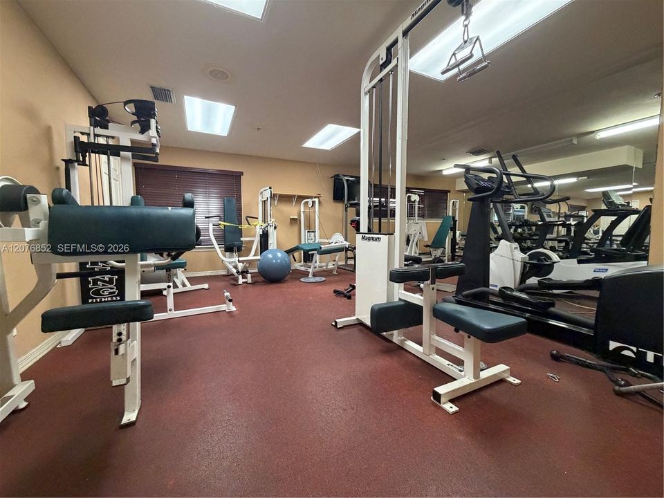 For Sale: $220,000 (2 beds, 2 baths, 1100 Square Feet)