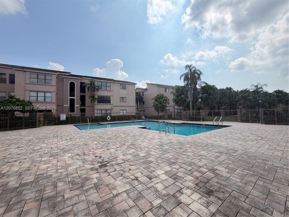 For Sale: $220,000 (2 beds, 2 baths, 1100 Square Feet)