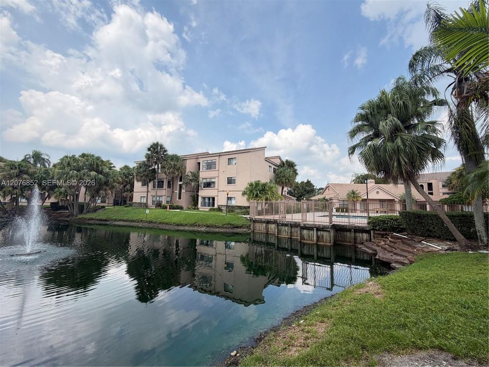 For Sale: $220,000 (2 beds, 2 baths, 1100 Square Feet)