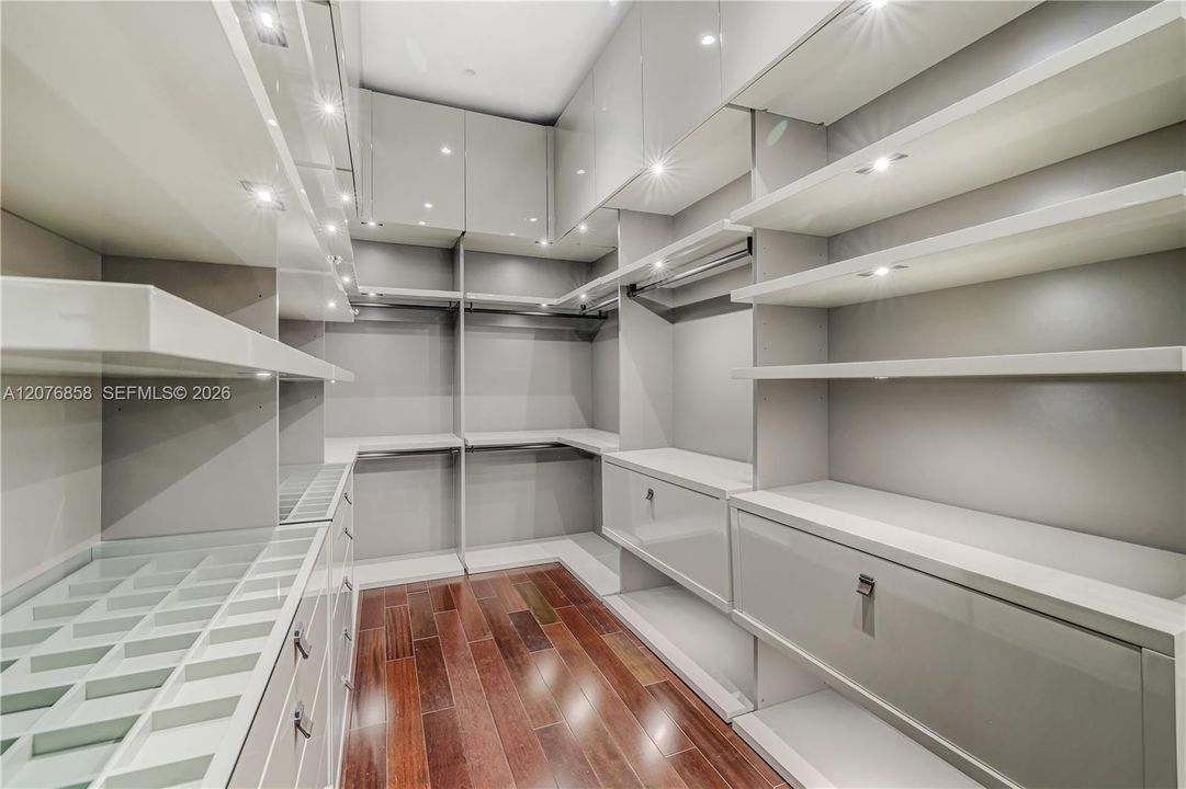 For Rent: $39,500 (5 beds, 5 baths, 5344 Square Feet)