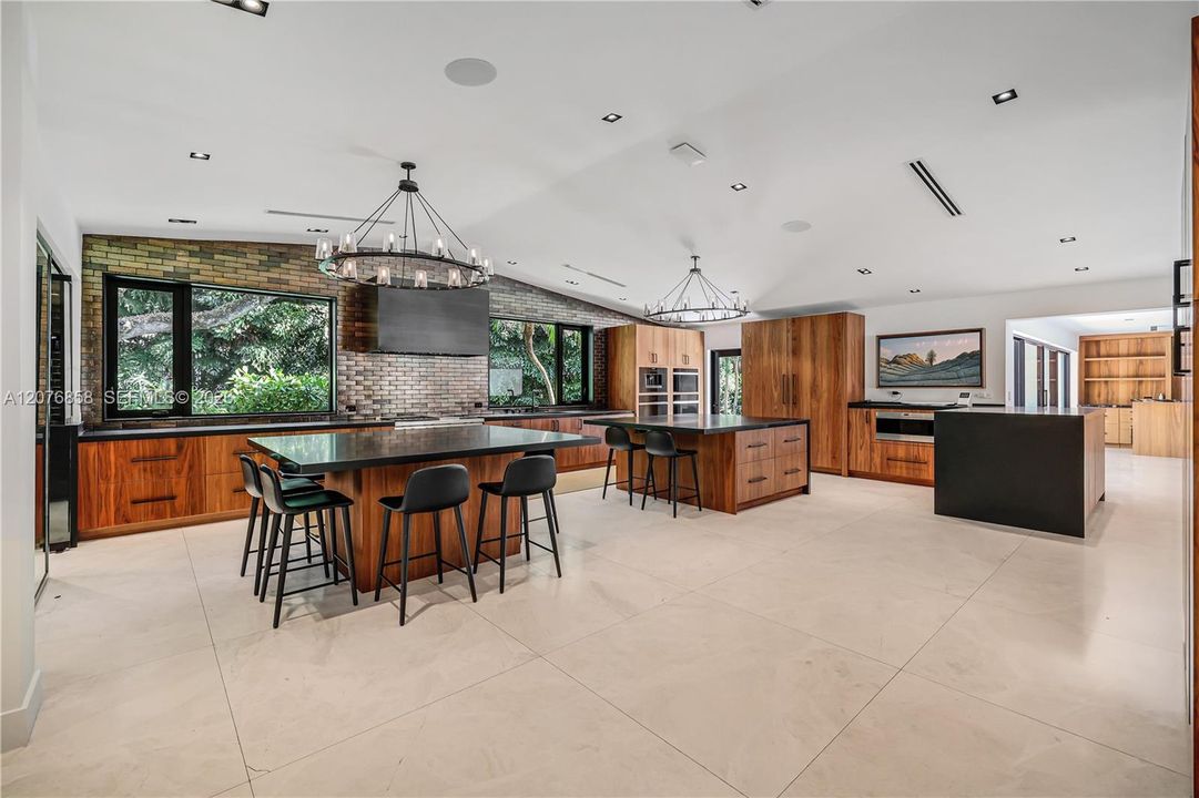 For Rent: $39,500 (5 beds, 5 baths, 5344 Square Feet)