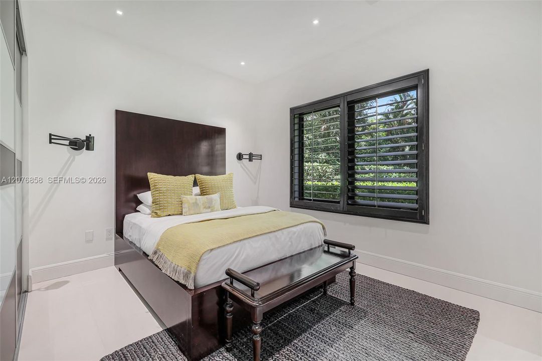 For Rent: $39,500 (5 beds, 5 baths, 5344 Square Feet)