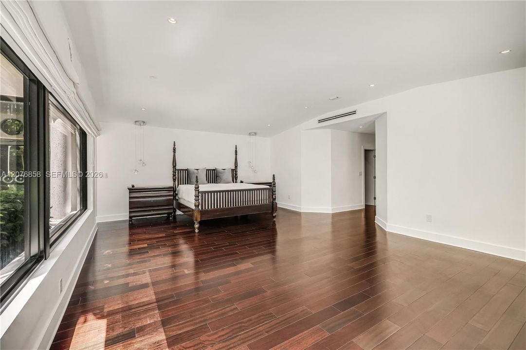 For Rent: $39,500 (5 beds, 5 baths, 5344 Square Feet)