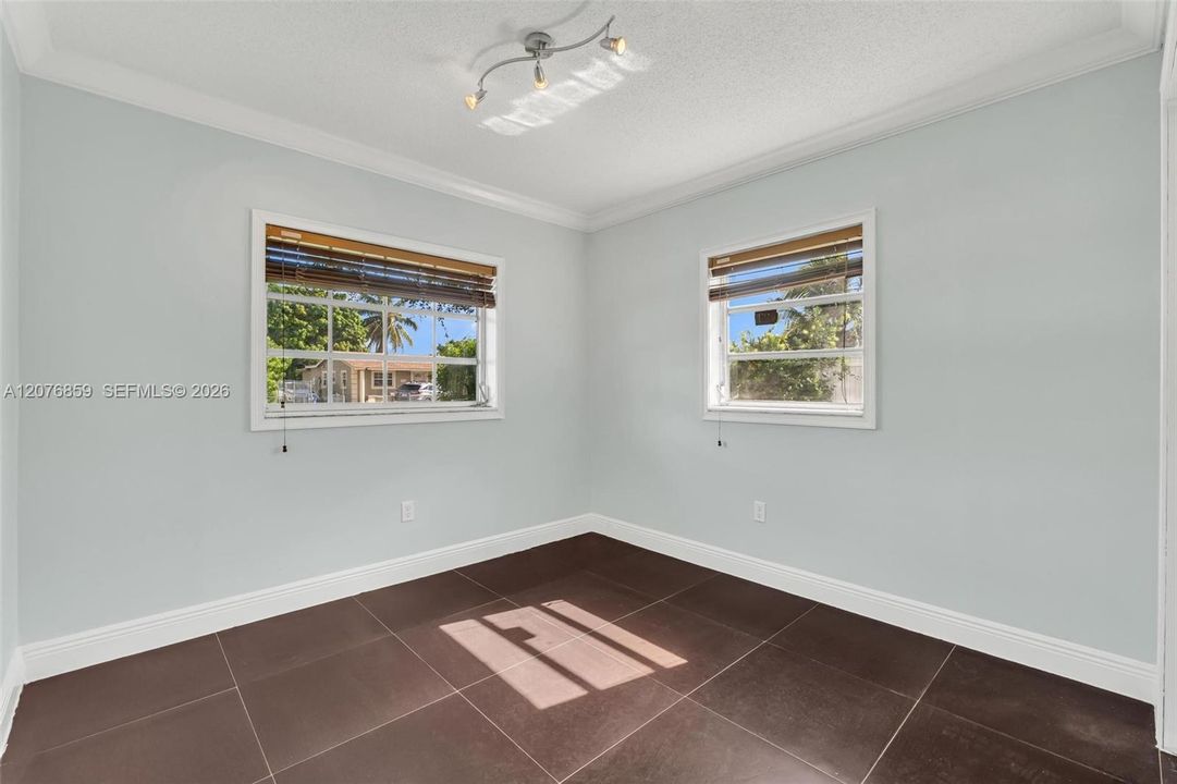 For Rent: $3,500 (4 beds, 2 baths, 1682 Square Feet)