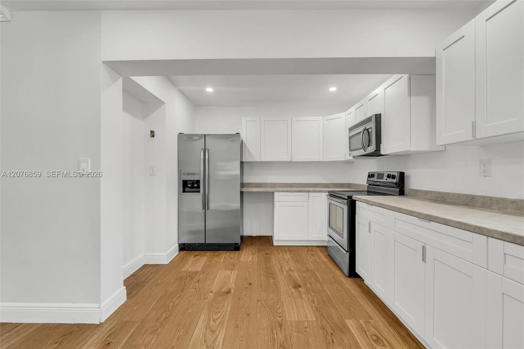 For Rent: $3,500 (4 beds, 2 baths, 1682 Square Feet)