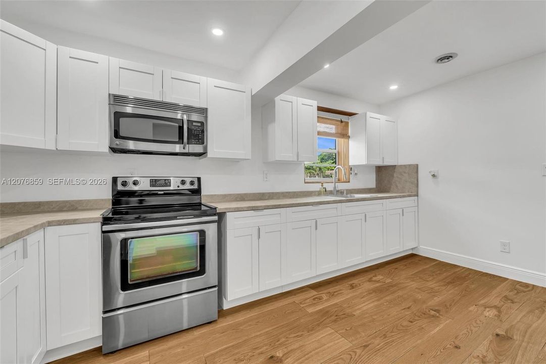 For Rent: $3,500 (4 beds, 2 baths, 1682 Square Feet)