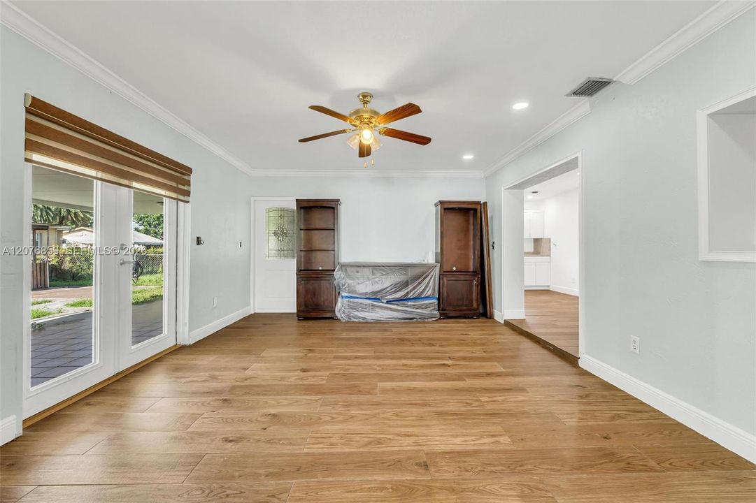 For Rent: $3,500 (4 beds, 2 baths, 1682 Square Feet)