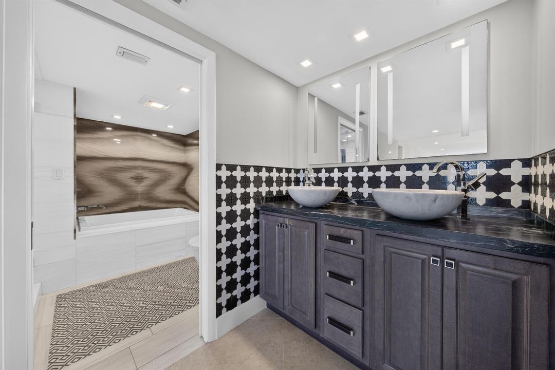 PrivDesigner Dual Vanityate Soaking Tub