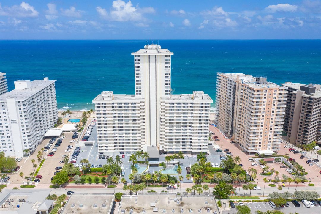 Playa del Mar on Galt Ocean Mile