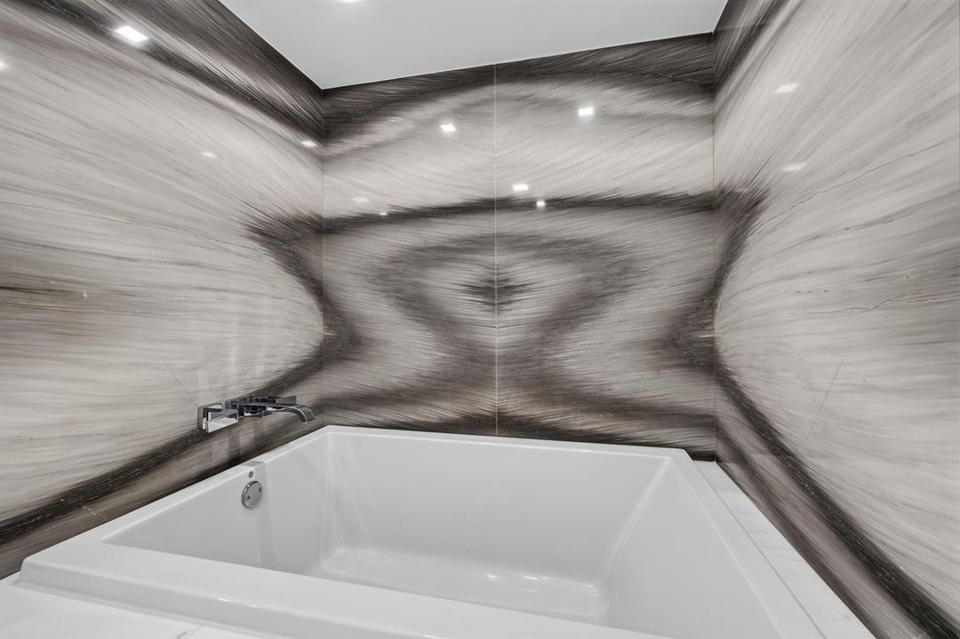Private Soaking Tub