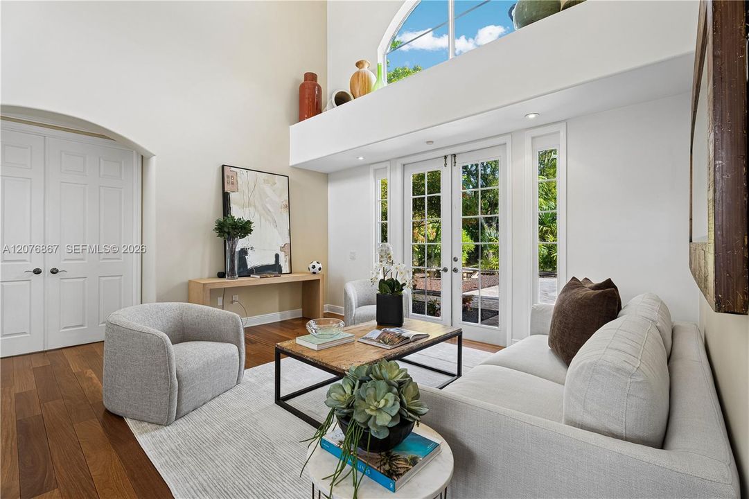 For Sale: $1,979,000 (6 beds, 4 baths, 3971 Square Feet)