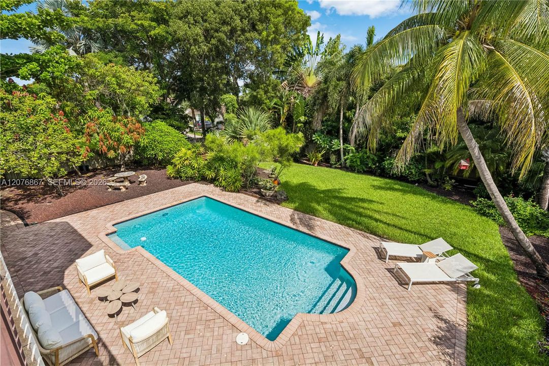 For Sale: $1,979,000 (6 beds, 4 baths, 3971 Square Feet)