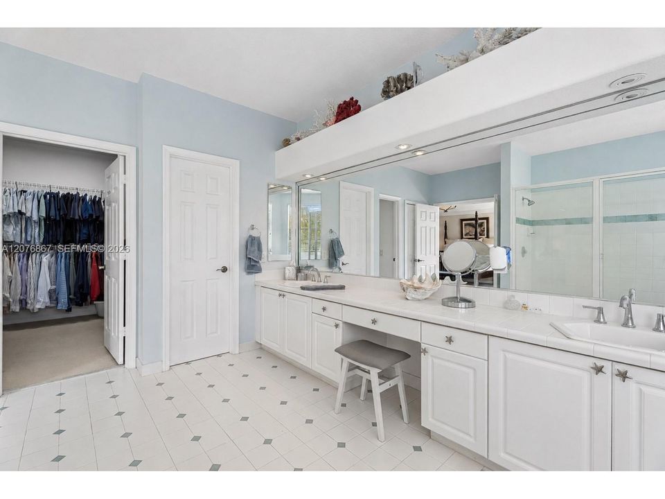 For Sale: $1,979,000 (6 beds, 4 baths, 3971 Square Feet)