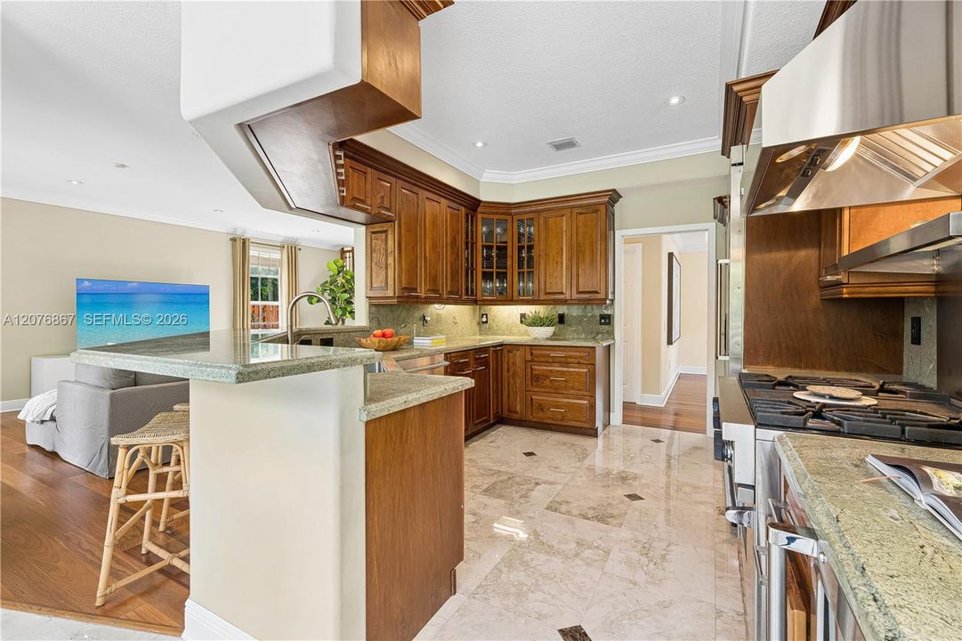 For Sale: $1,979,000 (6 beds, 4 baths, 3971 Square Feet)
