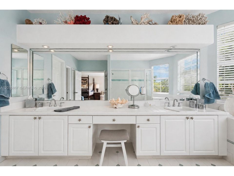 For Sale: $1,979,000 (6 beds, 4 baths, 3971 Square Feet)
