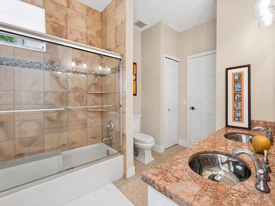 For Sale: $1,979,000 (6 beds, 4 baths, 3971 Square Feet)