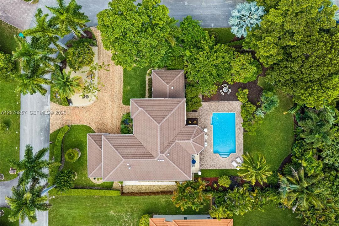 For Sale: $1,979,000 (6 beds, 4 baths, 3971 Square Feet)