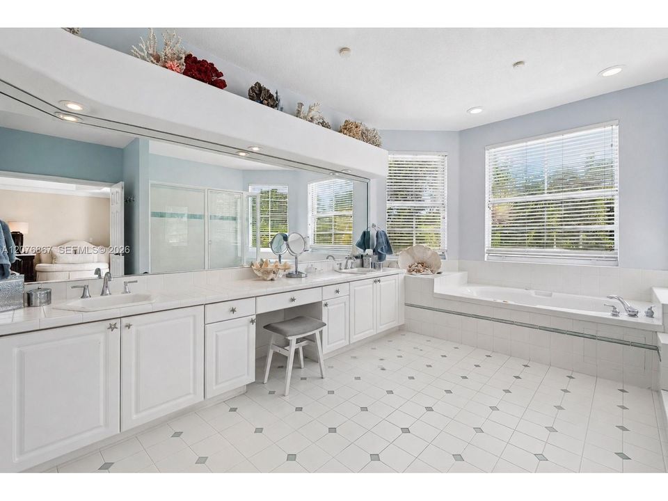 For Sale: $1,979,000 (6 beds, 4 baths, 3971 Square Feet)