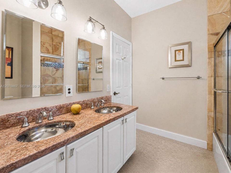 For Sale: $1,979,000 (6 beds, 4 baths, 3971 Square Feet)