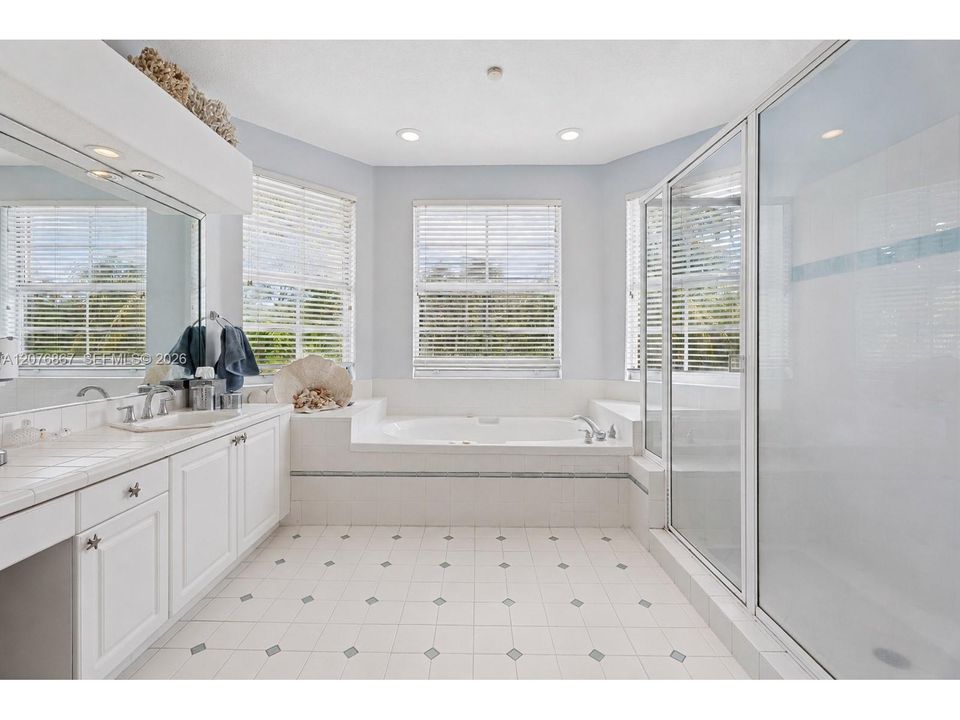 For Sale: $1,979,000 (6 beds, 4 baths, 3971 Square Feet)