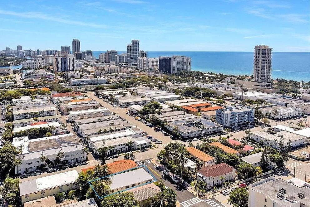 For Rent: $1,950 (1 beds, 1 baths, 5621 Square Feet)