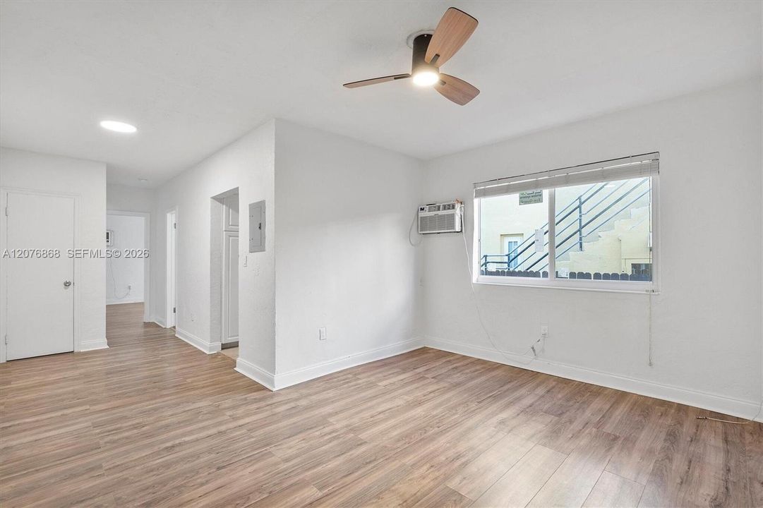 For Rent: $1,950 (1 beds, 1 baths, 5621 Square Feet)