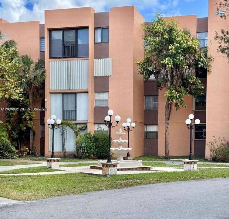 En Venta: $284,000 (2 camas, 2 baños, 1086 Pies cuadrados)