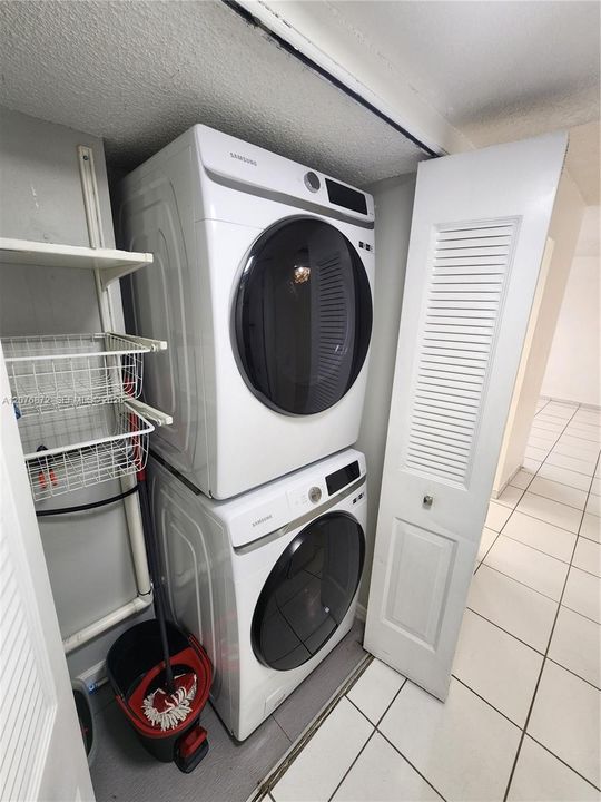 En Venta: $284,000 (2 camas, 2 baños, 1086 Pies cuadrados)