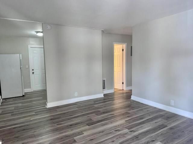 1025 apt 1 - living area