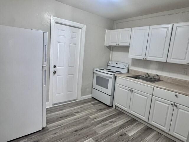 1025 apt 1 - kitchen