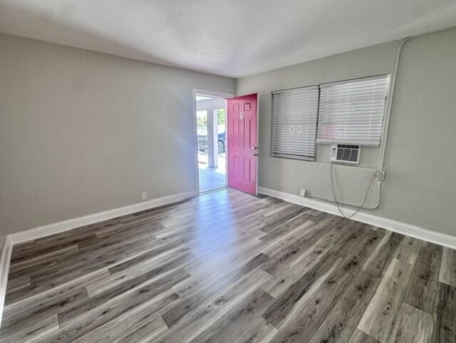 1025 apt 1 - living area 3