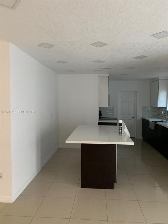For Sale: $695,000 (5 beds, 4 baths, 1632 Square Feet)