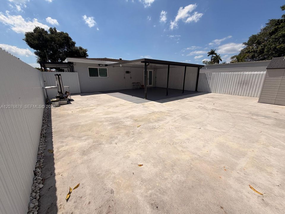 For Sale: $695,000 (5 beds, 4 baths, 1632 Square Feet)