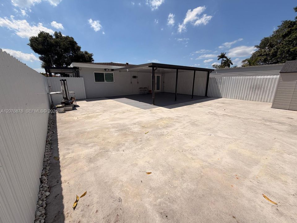 For Sale: $695,000 (5 beds, 4 baths, 1632 Square Feet)