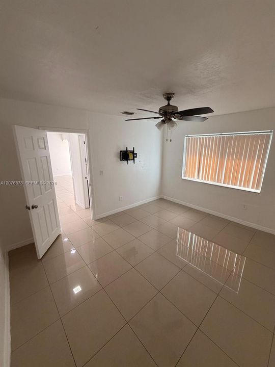 For Sale: $695,000 (5 beds, 4 baths, 1632 Square Feet)