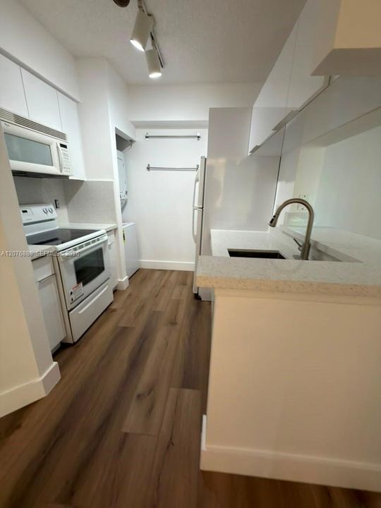 For Rent: $2,395 (1 beds, 1 baths, 673 Square Feet)