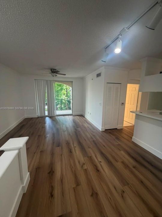 For Rent: $2,395 (1 beds, 1 baths, 673 Square Feet)