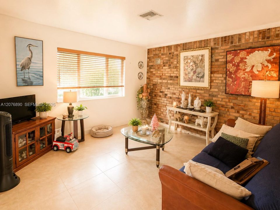 For Sale: $379,900 (3 beds, 2 baths, 1355 Square Feet)