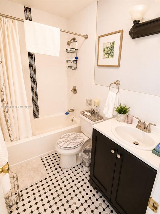 For Sale: $379,900 (3 beds, 2 baths, 1355 Square Feet)