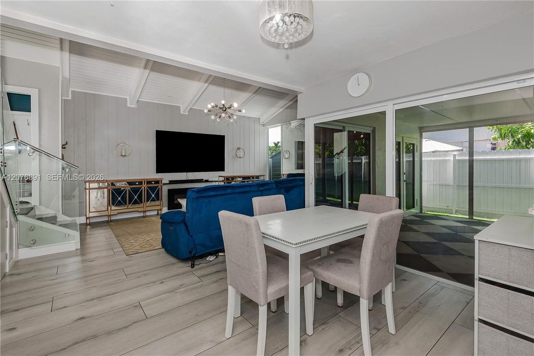 На продажу: $799,999 (4 спален, 3 ванн, 1634 Квадратных фут)