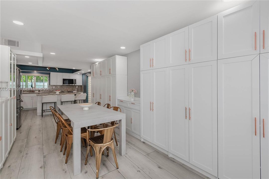 На продажу: $799,999 (4 спален, 3 ванн, 1634 Квадратных фут)