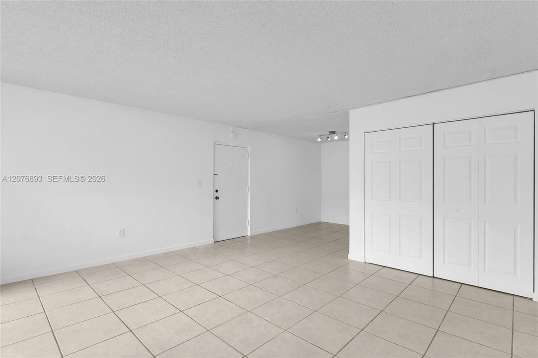 For Sale: $299,900 (2 beds, 1 baths, 816 Square Feet)