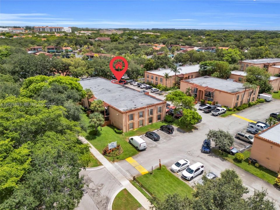 For Sale: $299,900 (2 beds, 1 baths, 816 Square Feet)
