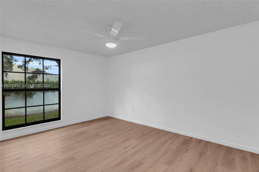 For Sale: $299,900 (2 beds, 1 baths, 816 Square Feet)